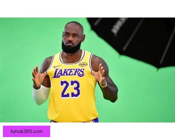 41岁勒布朗差1篮板创三双纪录却遭争议判罚 湖媒怒批裁判判决荒谬