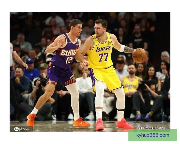 詹皇独占历史多项第一湖人球员打高尔夫合影老詹C位东契奇站边